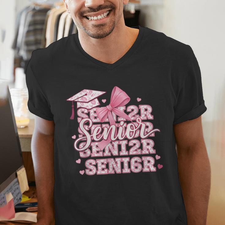Senior 2026 Class Of 2026 Cute Coquette Pink Bow Graduation Men's V-Neck T-Shirt