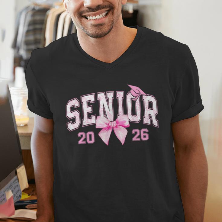 Senior 2026 Coquette Pink Bow Girls Class Of 2026 Graduation Men's V-Neck T-Shirt
