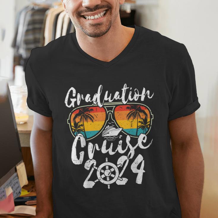 Senior Graduation Trip Cruise 2024 Retro Ship Party Cruise Men's V-Neck T-Shirt