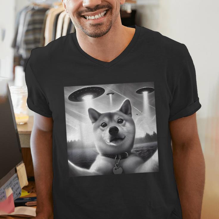 Shiba Inu Dog Dad Mom Graphic Selfie UFOs Weird Aliens Men's V-Neck T-Shirt Shiba Inu Dog Dad Mom Graphic Selfie UFOs Weird Aliens Men's V-Neck T-Shirt