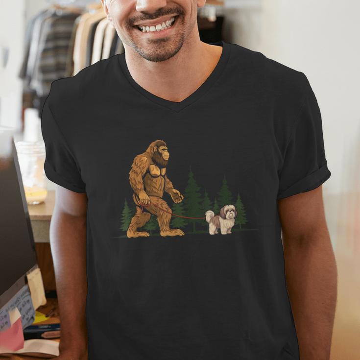 Shih Tzu Bigfoot Dog Walking Mom Dad Kids Men's V-Neck T-Shirt