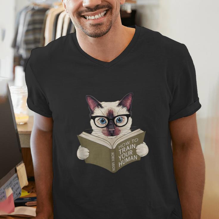 Siamese Cat Reading Book How To Train Your Human Humorous Men's V-Neck T-Shirt