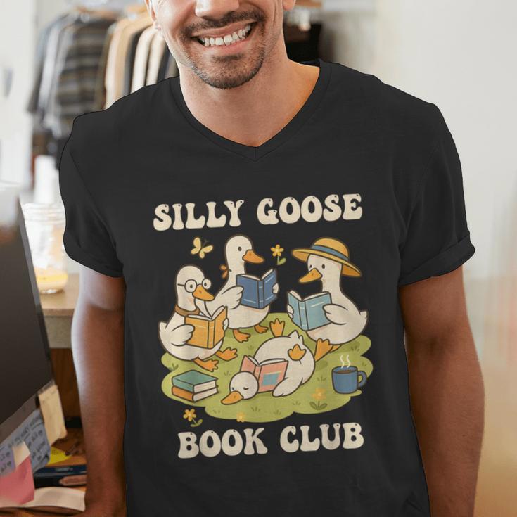 Silly-Goose Book Club Goose And Book Lovers Men's V-Neck T-Shirt