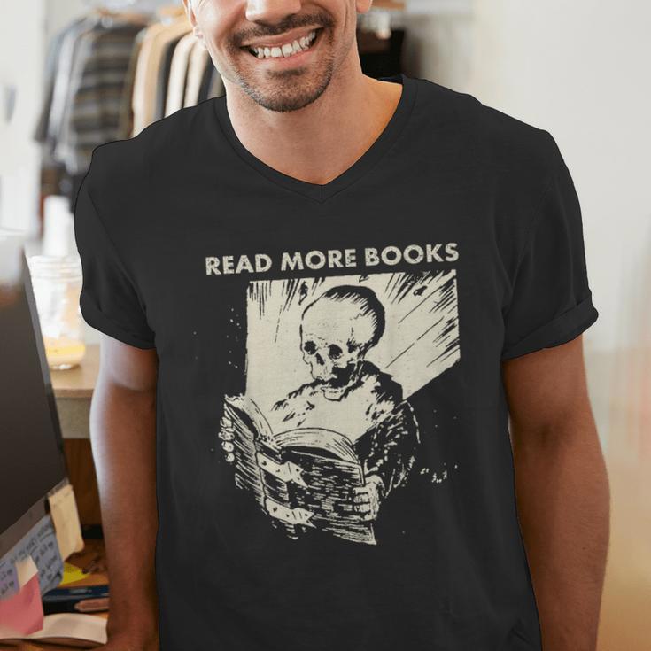 Skeleton Read More Books Men's V-Neck T-Shirt