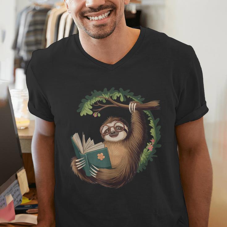 Sloth Reading a Book Lazy Sloth Bookworm Men's V-Neck T-Shirt