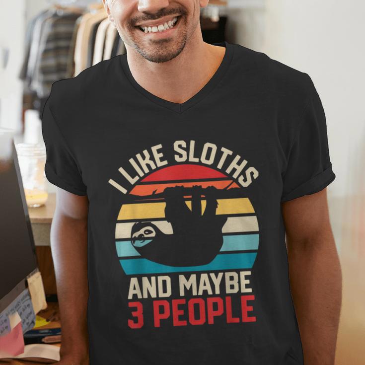 I Like Sloths And Maybe 3 People Sloth Lover Introvert Retro Men's V-Neck T-Shirt