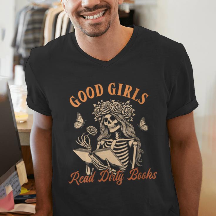 Smut Reader Spicy Romance Good A Girls Read Dirty Books Men's V-Neck T-Shirt