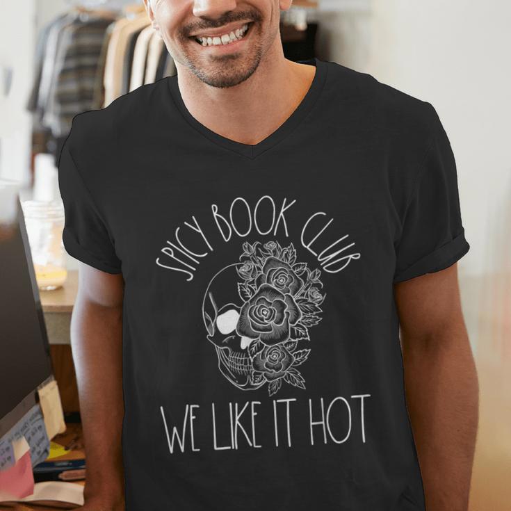 Spicy Book Club Women Dark Romance Lover Bookish Skeleton Men's V-Neck T-Shirt