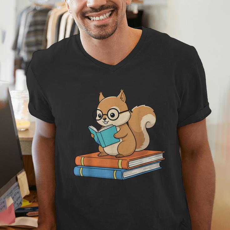 Squirrel Reading Book Glasses Bookworm Librarian Men's V-Neck T-Shirt