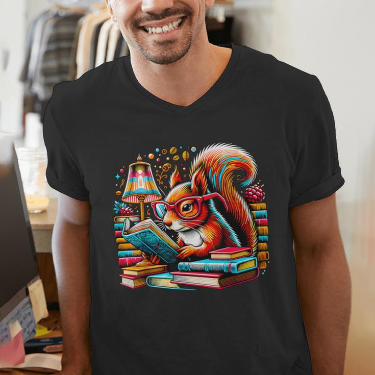Squirrel Reading a Book Lover Bookworm Men's V-Neck T-Shirt