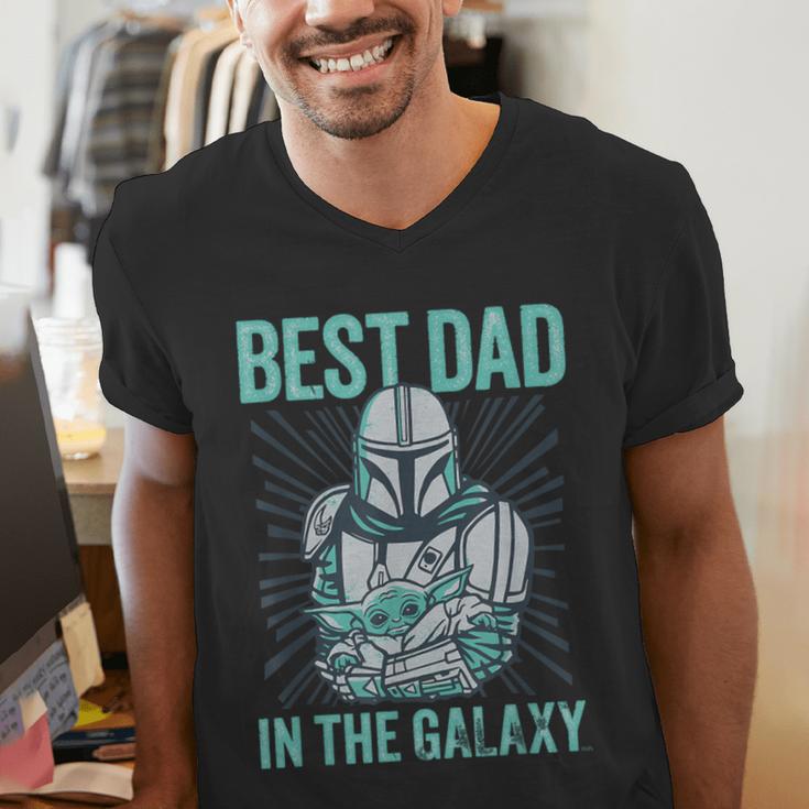 Star Wars The Mandalorian And Grogu Best Dad In The Galaxy Men's V-Neck T-Shirt