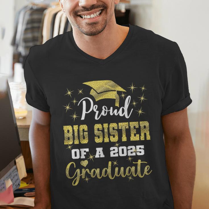 Super Proud Big Sister Of 2025 Graduate Graduation Family Men's V-Neck T-Shirt