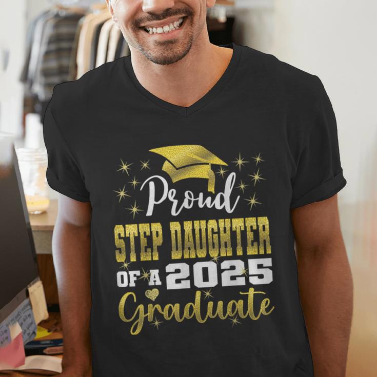 Super Proud Step Daughter Of 2025 Graduate Graduation Family Men's V-Neck T-Shirt