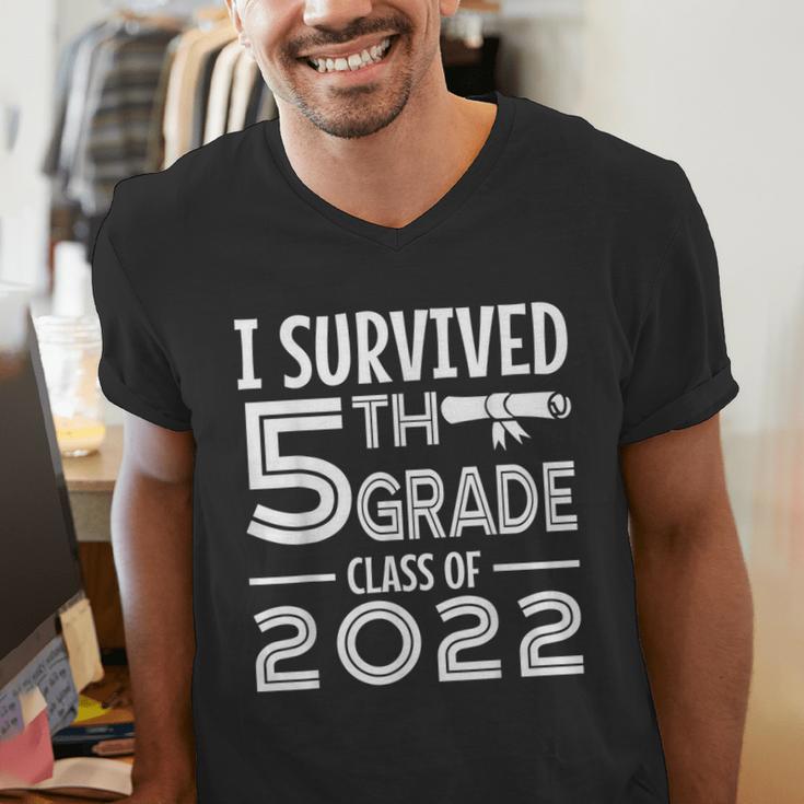 I Survived 5th Grade Class Of 2022 Graduation Student Men's V-Neck T-Shirt