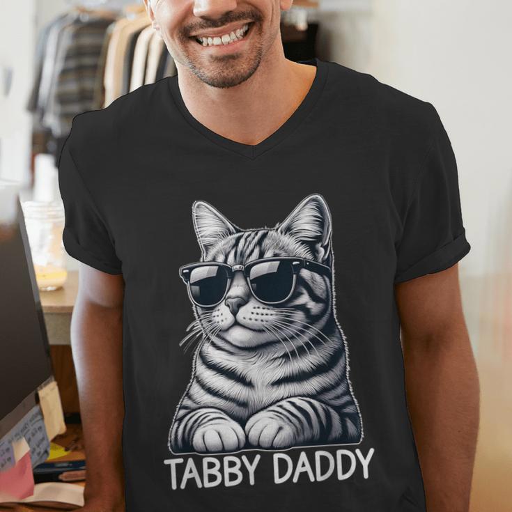 Tabby Daddy Cat Dad Graphic Grey Tabby Cat Lover Men's V-Neck T-Shirt