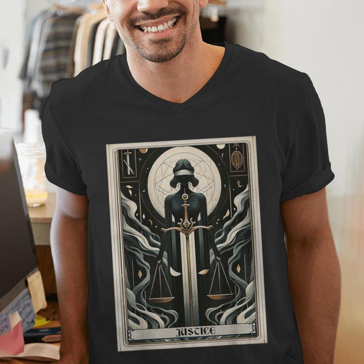 Tarot Cards Guide Book Esoteric Mysticism Clothing Tarot Card Justice Men's V-Neck T-Shirt