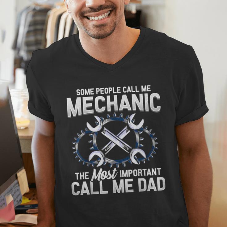 Tee Styley Mechanic Dad Novelty Small Men's V-Neck T-Shirt