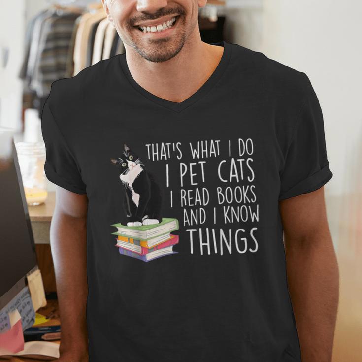 That's What I Do I Pet Cat I Read Books Tuxedo Cat Bookworm Men's V-Neck T-Shirt