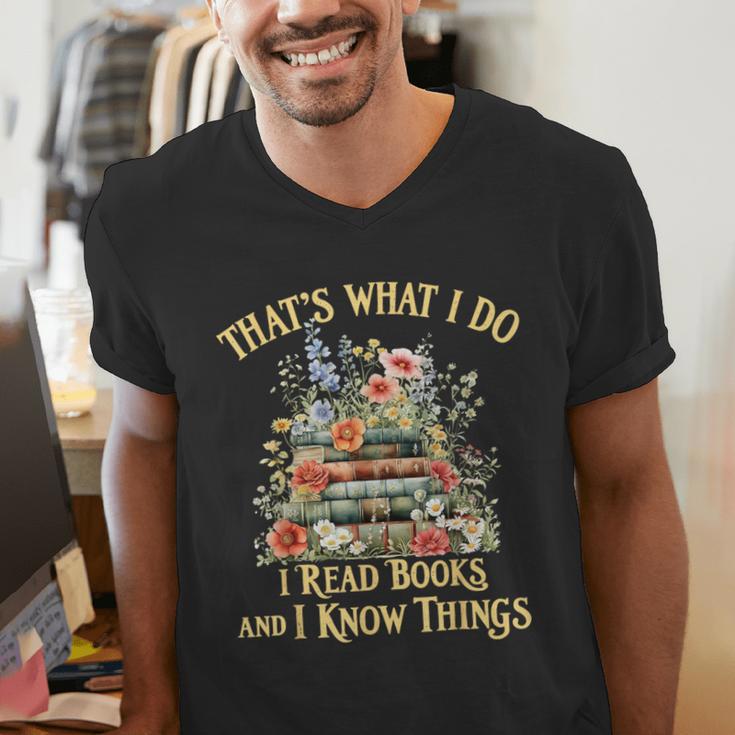 That's What I Do I Read Books And I Know Things Book Floral Men's V-Neck T-Shirt