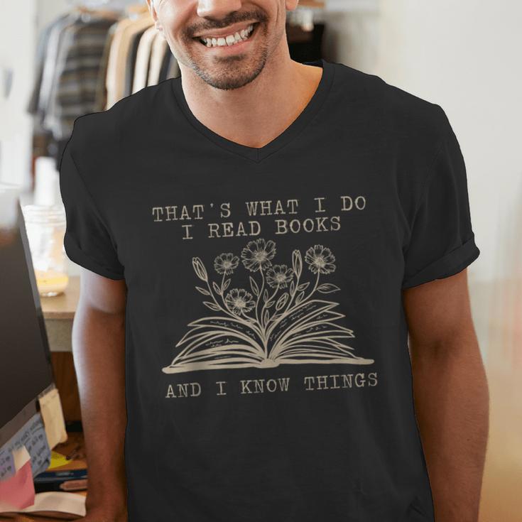 That's What I Do I Read Books And Know Things Bookworm Women Men's V-Neck T-Shirt