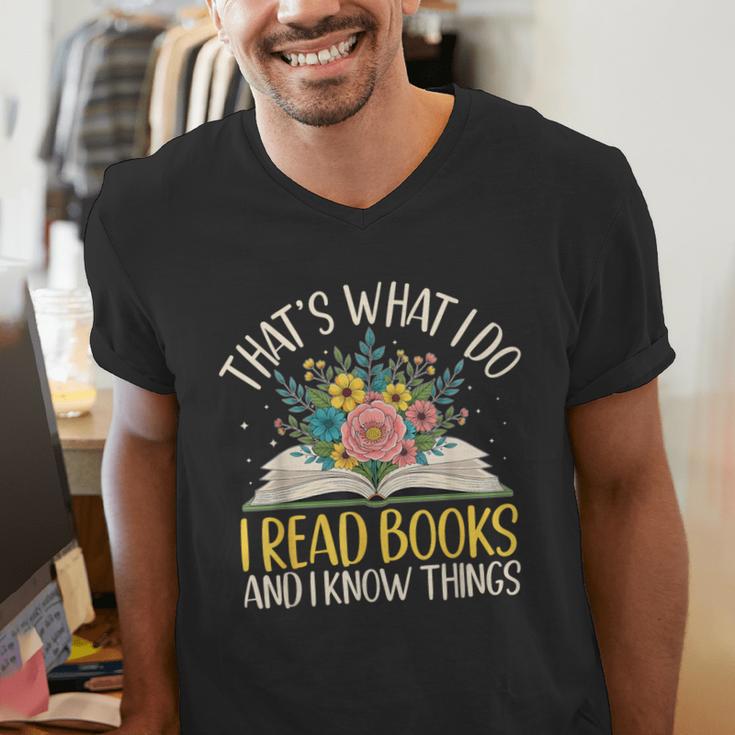 That's What I Do I Read Books And I Know Things Reading Men's V-Neck T-Shirt That's What I Do I Read Books And I Know Things Reading Men's V-Neck T-Shirt