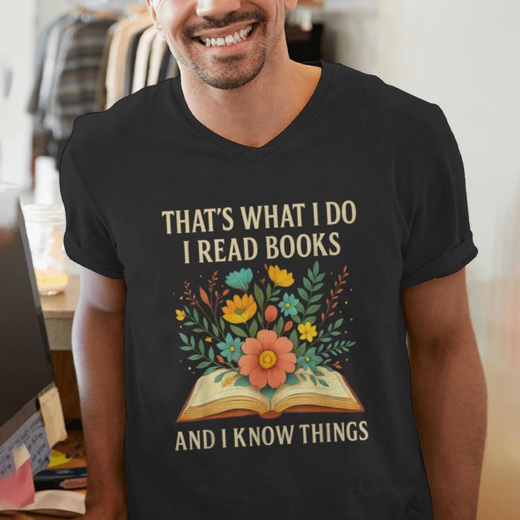 Thats What I Do I Read Books And I Know Things Reading Men's V-Neck T-Shirt