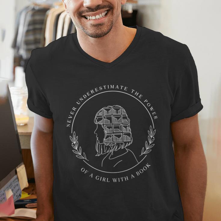 Never Underestimate The Power Of A Girl With A Book Men's V-Neck T-Shirt