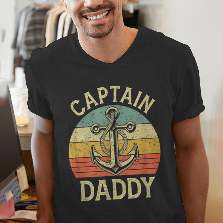 Vintage Captain Daddy Boat Pontoon Dad Fishing Sailor Anchor Men's V-Neck T-Shirt