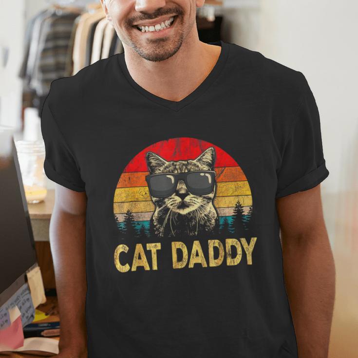 Vintage Cat Daddy Cat Lover Cat Dad Fathers Men's V-Neck T-Shirt