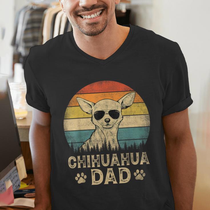 Vintage Chihuahua Dad Dog Lovers Father's Day Tee Men's V-Neck T-Shirt