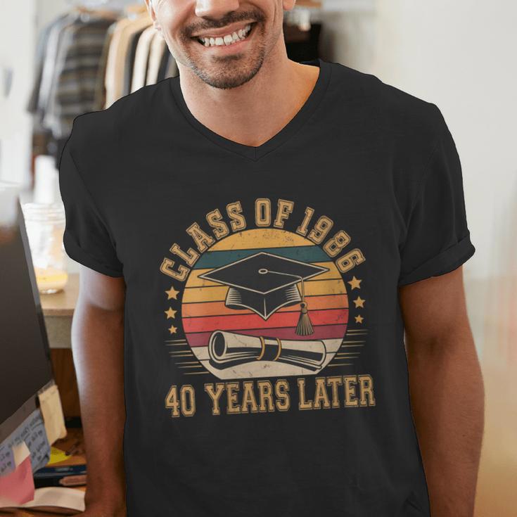 Vintage Class Of 1986 40 Years Later Reunion 40th Graduation Men's V-Neck T-Shirt