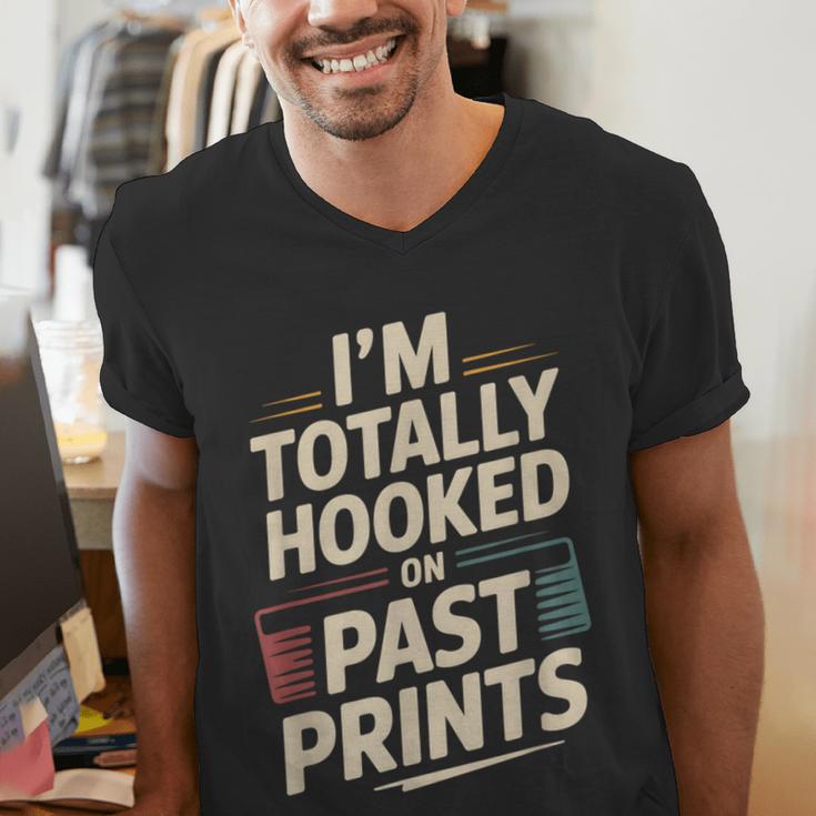 Vintage Label Collectors Ephemera Enthusiasts Nostalgia Fans Men's V-Neck T-Shirt
