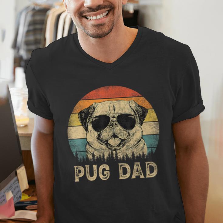 Vintage Pug Dad Dog Lovers Father's Day Tee Men's V-Neck T-Shirt