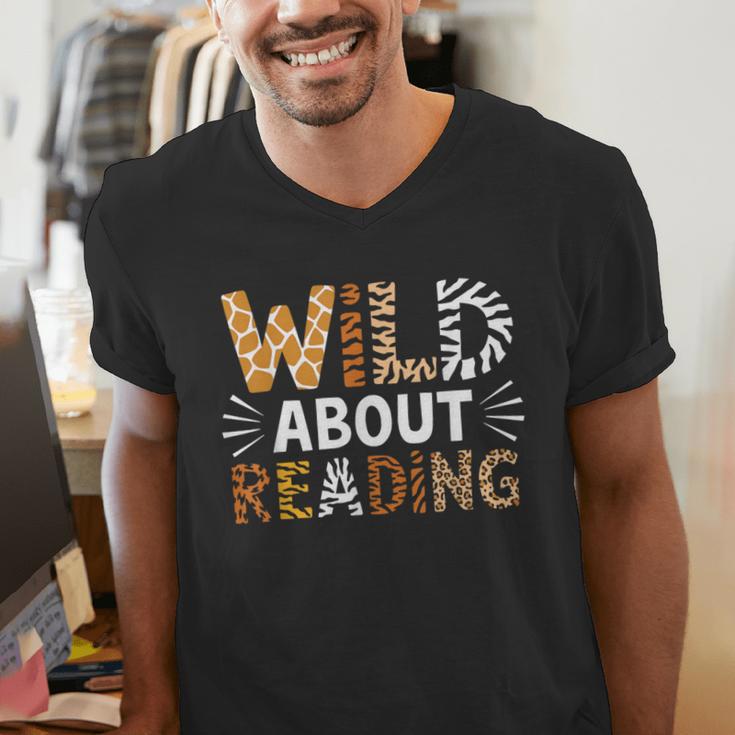 Wild About Reading Animal Bookworm Library Book Lover Reader Men's V-Neck T-Shirt
