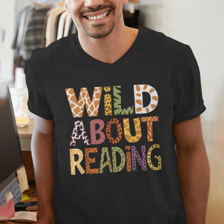 Wild About Reading Book Animal Children's Book Lover Teacher Men's V-Neck T-Shirt Wild About Reading Book Animal Children's Book Lover Teacher Men's V-Neck T-Shirt