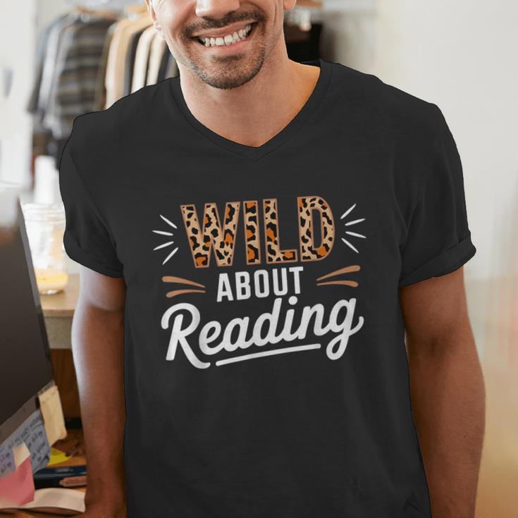 Wild About Reading Books Reader Lover Bookworm Leopard Print Men's V-Neck T-Shirt Wild About Reading Books Reader Lover Bookworm Leopard Print Men's V-Neck T-Shirt