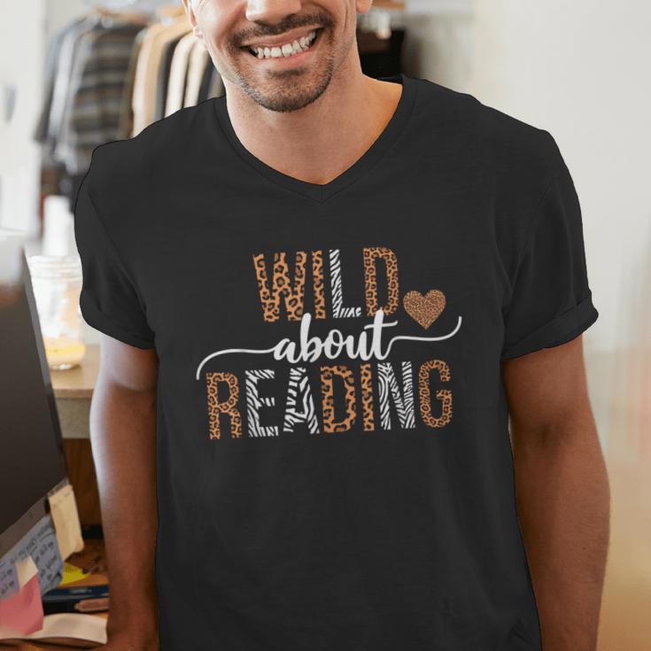 Wild About Reading Books Reader Lover Librarian Bookworm Men's V-Neck T-Shirt