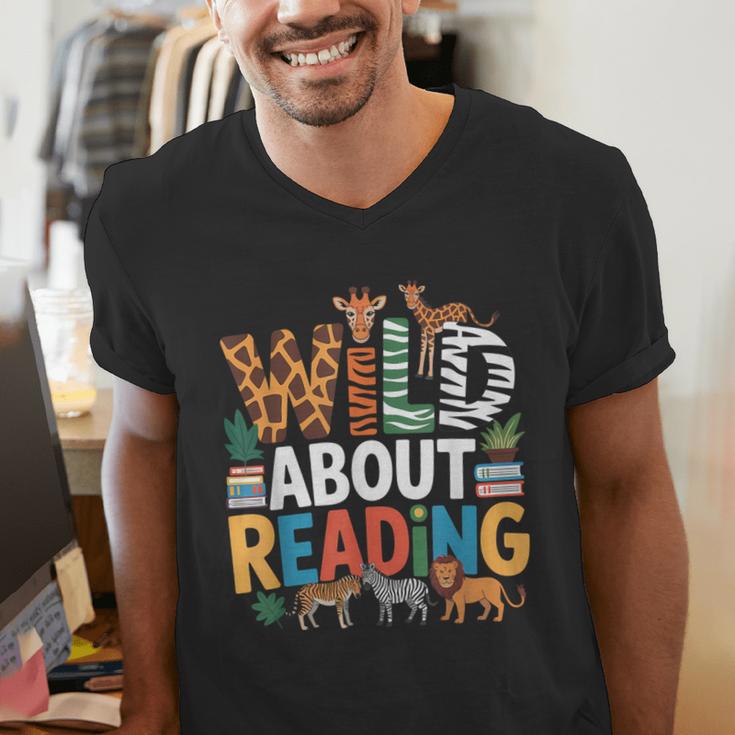 Wild About Reading Zoo Animals Books Reader Lover Men's V-Neck T-Shirt