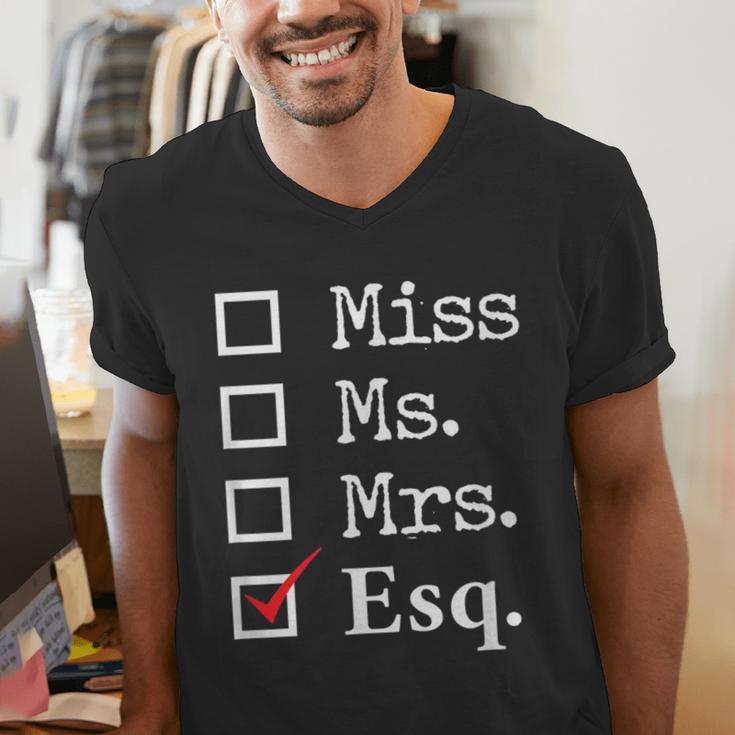 Women Lawyer Attorney Law School Graduation Lawyer Men's V-Neck T-Shirt