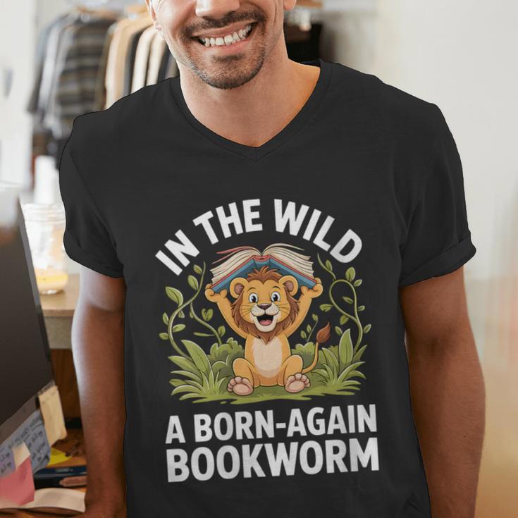Women's Wild About Reading Book Reader Lion Zoo Animals Kids Men's V-Neck T-Shirt