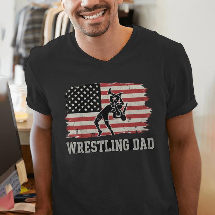 Wrestling Dad US Flag Fathers Day Retro Wrestling Fans Men's V-Neck T-Shirt Wrestling Dad US Flag Fathers Day Retro Wrestling Fans Men's V-Neck T-Shirt
