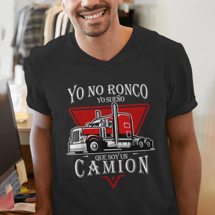 Yo No Ronco Yo Sueno Que Soy Un Camion Latin Dad Spanish Men's V-Neck T-Shirt Yo No Ronco Yo Sueno Que Soy Un Camion Latin Dad Spanish Men's V-Neck T-Shirt