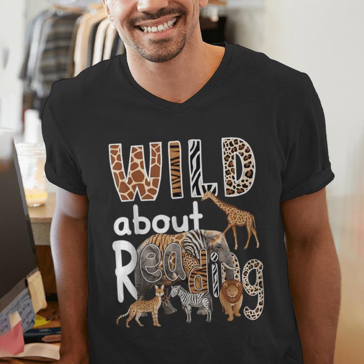 Zoo Animals Wild About Reading Books Reader Lover Librarian Men's V-Neck T-Shirt