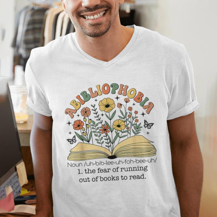 Abibliophobia Wildflower Reading Bookworm Book Reader Men's V-Neck T-Shirt