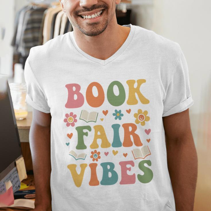 Book Fair Vibes Groovy Retro School Reading Nostalgic Men's V-Neck T-Shirt