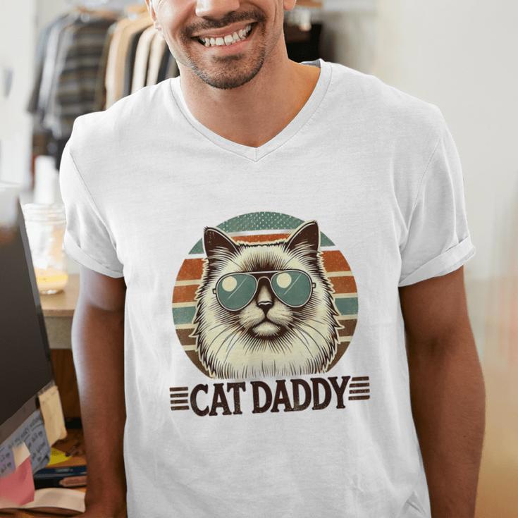 Cat Daddy Cool Ragdoll Cat Father's Day Retro Cat Dad Men's V-Neck T-Shirt