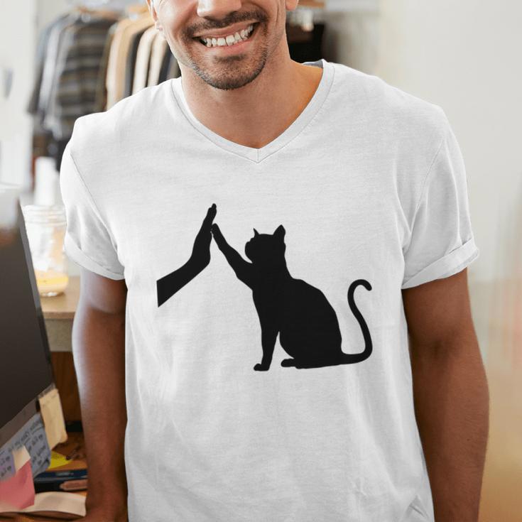 Cat Lover Cat Mom Cat Dad Men Women & Kids Cute Cat Men's V-Neck T-Shirt