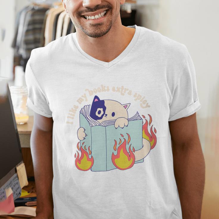 Cat Reading a Romance BookI Like My Books Extra Spicy Men's V-Neck T-Shirt