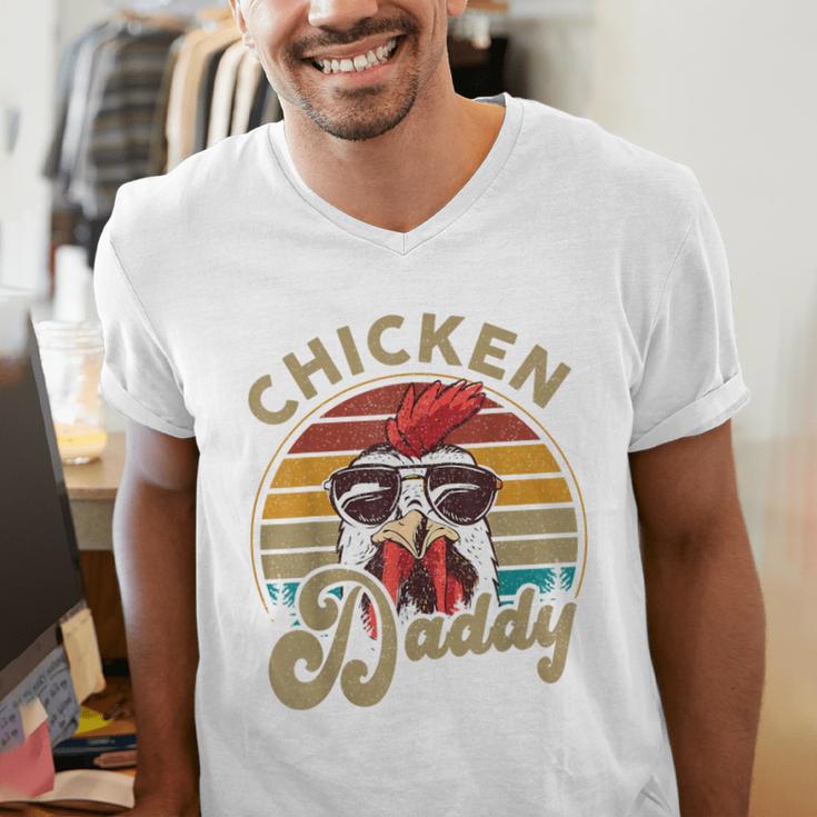 Chicken-Shirt Rooster Daddy Vintage Farmer Dad Father Men's V-Neck T-Shirt