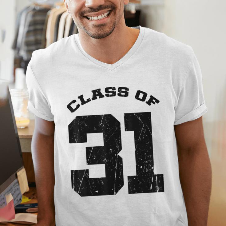 Class Of 31 Date High School Kindergarten Graduation Shirt Men's V-Neck T-Shirt